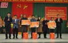Trao nhà đại đoàn kết và tặng quà Tết cho hộ nghèo tại Thạch Thành